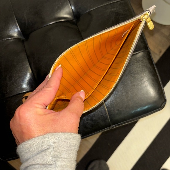 Louis Vuitton Damier Azur Neverfull MM Pouchette - Picture 10 of 10